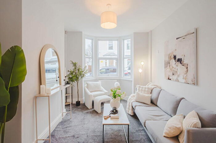 3 Bedroom Terraced House For Sale In Clifton Street, Old Town, Swindon, SN1