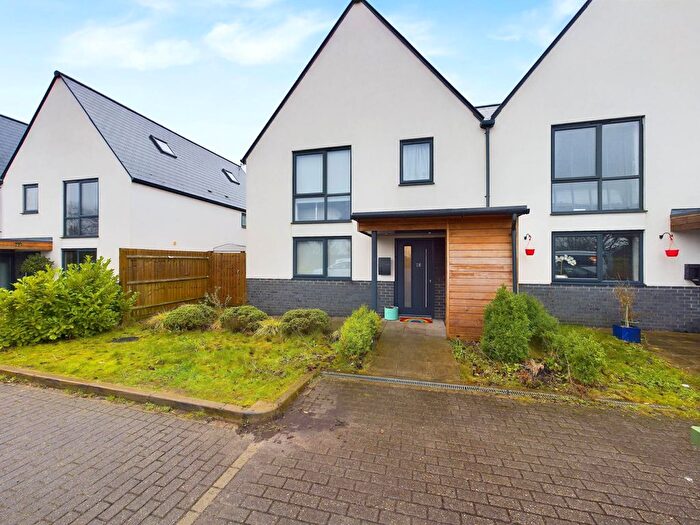 5 Bedroom Semi-Detached House For Sale In London Road, Milton Common, OX9