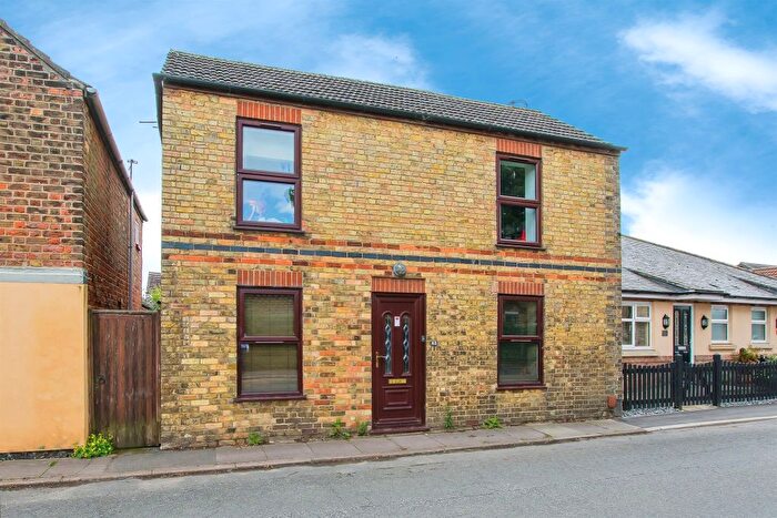 4 Bedroom Detached House For Sale In Broadway, Crowland, Peterborough, PE6