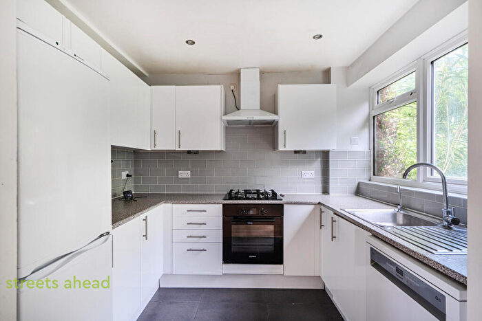 4 Bedroom House To Rent In Chichele Gardens, Croydon, Surrey, CR0