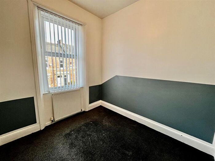 3 Bedroom Flat To Rent In Raby Street, Gateshead, NE8