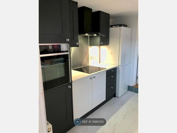 3 Bedroom Semi-Detached House To Rent In Tavistock Street, Hull, HU5