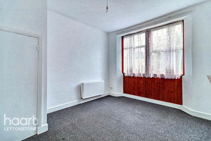 1 Bedroom Flat For Sale In Hainault Road, London, E11