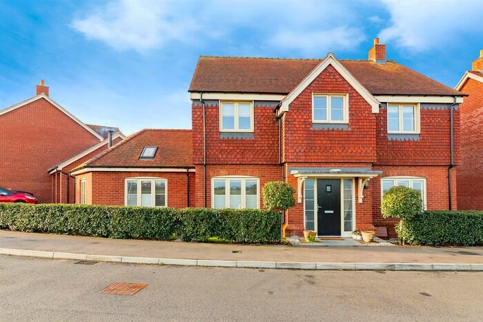 4 Bedroom Detached House For Sale In Chapel Drive, Aston Clinton, Aylesbury, HP22