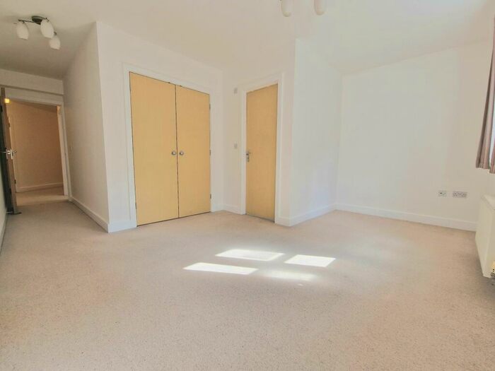 2 Bedroom Apartment To Rent In Ardwick Court, Sycamore Road, Farnborough, GU14