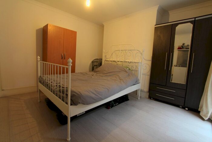 Studio To Rent In Kyverdale Road, London N16