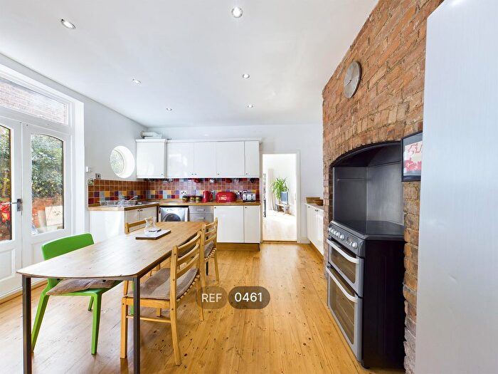 2 Bedroom Flat To Rent In Park Avenue, Princes Avenue, HU5