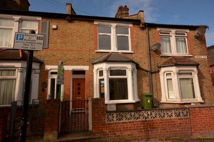 2 Bedroom Detached House To Rent In Congress Road, London, SE2