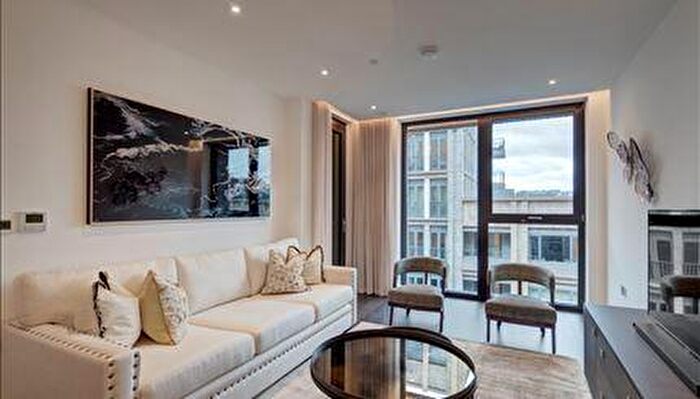 2 Bedroom Flat To Rent In Thornes House, Charles Clowes Walk, London, SW11