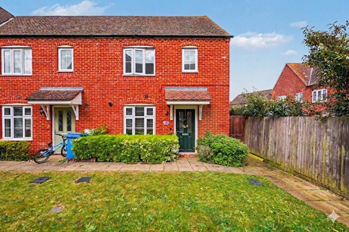 3 Bedroom Semi Detached House For Sale In Freeman Drive, Sittingbourne, Kent, ME10