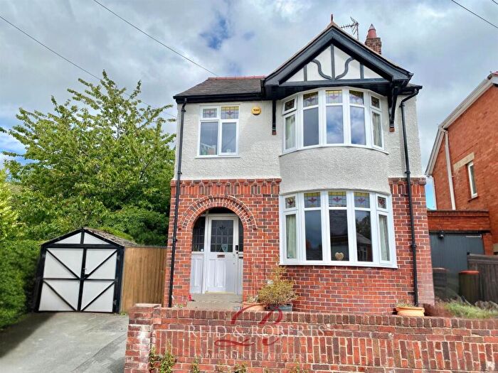 3 Bedroom House For Sale In Bryn Glas, Rhosllanerchrugog, Wrexham, LL14