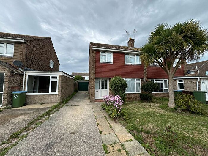 3 Bedroom Property To Rent In Glynde Crescent, Felpham, PO22