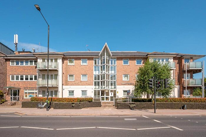 3 Bedroom Flat To Rent In Ballards Lane, Finchley Central, London, N3