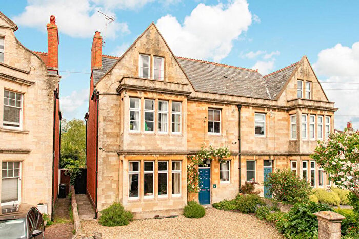 5 Bedroom Semi Detached House For Sale In Westbourne Gardens, Trowbridge, BA14