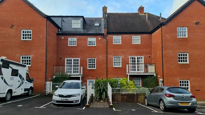 2 Bedroom Flat To Rent In Magdalene Court, Salisbury, SP1