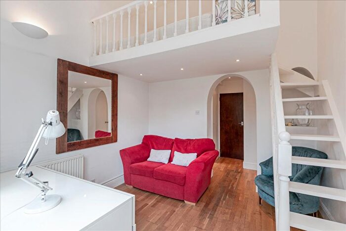 2 Bedroom Flat To Rent In Warwick Road, London, SW5
