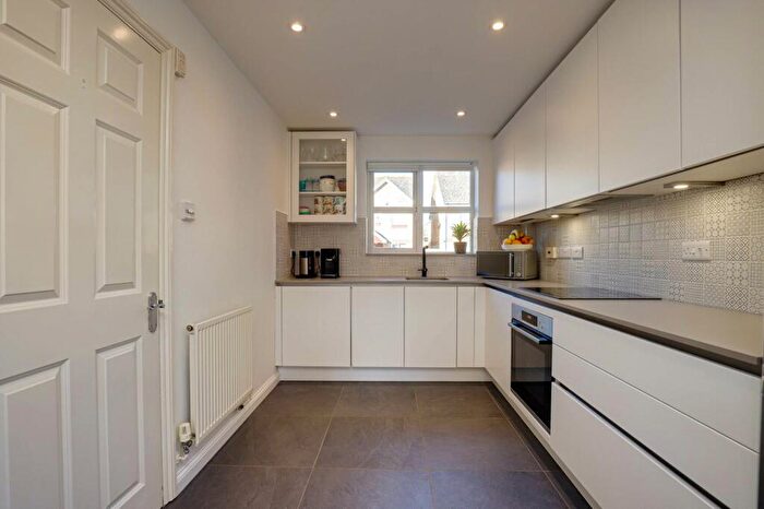 3 Bedroom End Of Terrace House For Sale In Elliots Way, Caversham, RG4