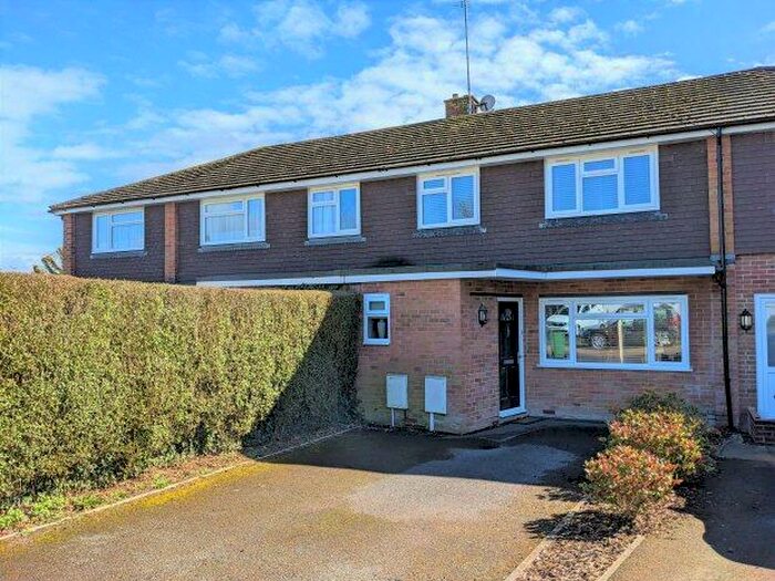 3 Bedroom House To Rent In Little Bridges Close, Southwater, RH13