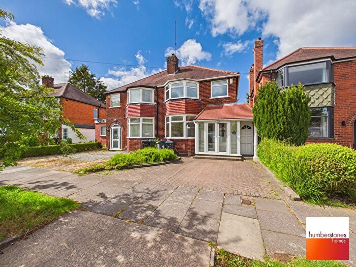 3 Bedroom Semi-Detached House For Sale In Glyn Farm Road, Quinton, B32