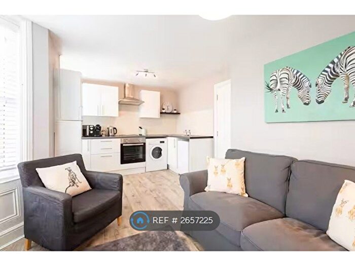 1 Bedroom Flat To Rent In Trafalgar Square, Scarborough, YO12