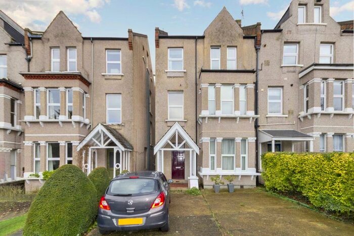 1 Bedroom Flat To Rent In Kent Gardens, London, W13