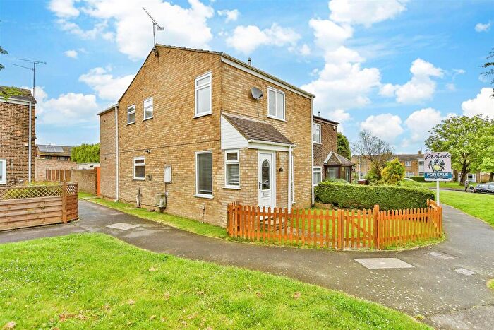 4 Bedroom Semi-Detached House For Sale In St. Andrew's Walk, Allhallows, Rochester, Kent, ME3