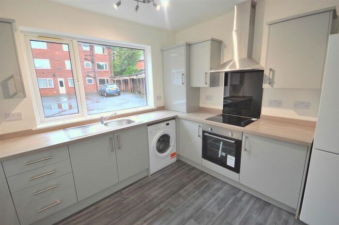 2 Bedroom Flat To Rent In Windsor Court, Ashton Lane, Sale, M33