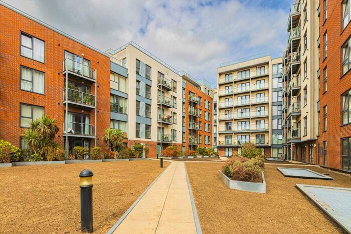 2 Bedroom Apartment To Rent In Mosaic House, Midland Road, HP2