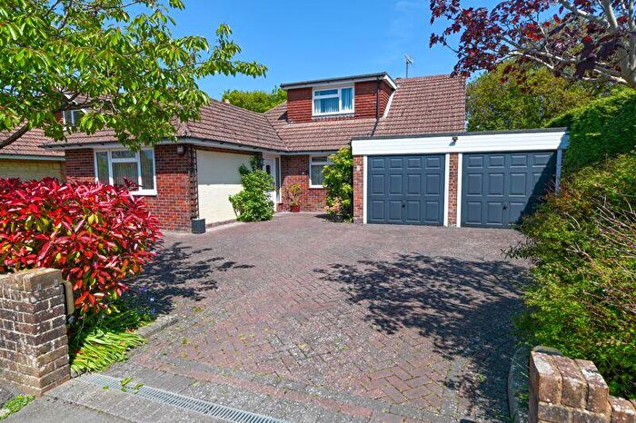 4 Bedroom Detached Bungalow For Sale In Lyne Place, Horndean, PO8
