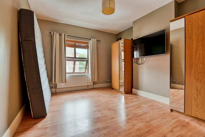 3 Bedroom Terraced House For Sale In Albert Road, Hinckley, Leicestershire, LE10