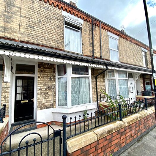 3 Bedroom Terraced House To Rent In De La Pole Avenue, Hull, HU3