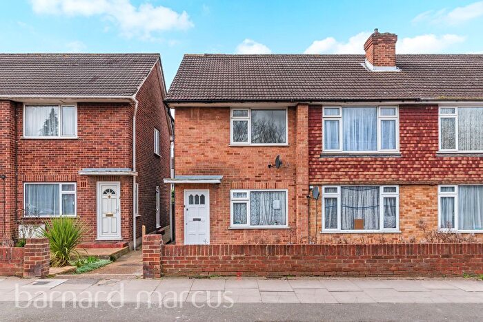 2 Bedroom Maisonette To Rent In Wide Way, Mitcham, CR4