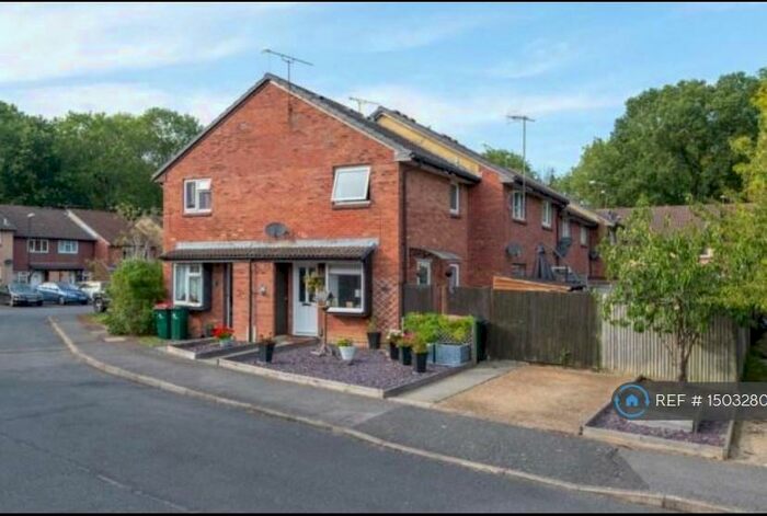 1 Bedroom Terraced House To Rent In St. Andrews Road, Crawley, RH11