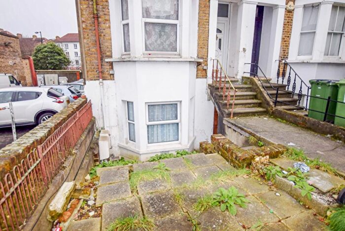 2 Bedroom Flat For Sale In Eglinton Hill, Shooters Hill, London, SE18