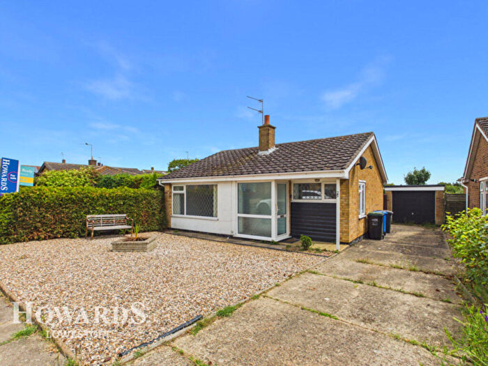 2 Bedroom Detached Bungalow For Sale In Breydon Way, Lowestoft, NR33