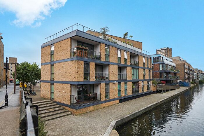 2 Bedroom Flat To Rent In Vermillion Apartments, Gunmakers Lane, London, E3