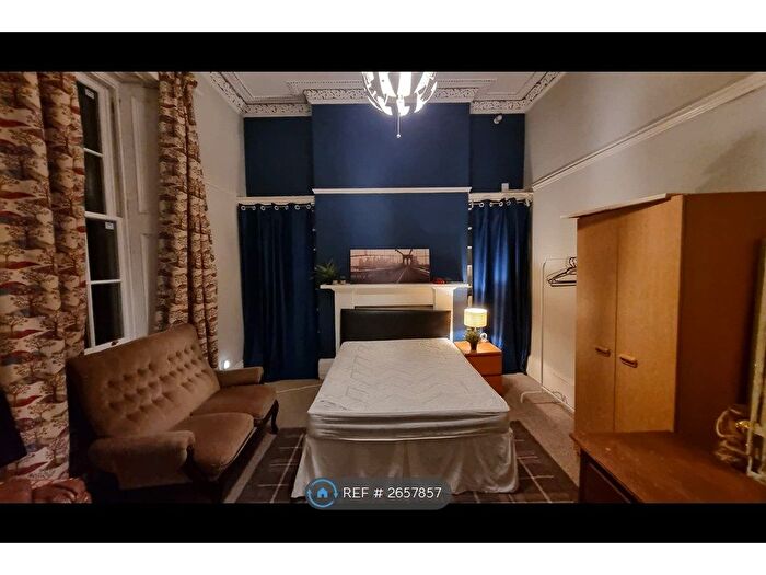 Studio To Rent In Hillhead, Glasgow, G12