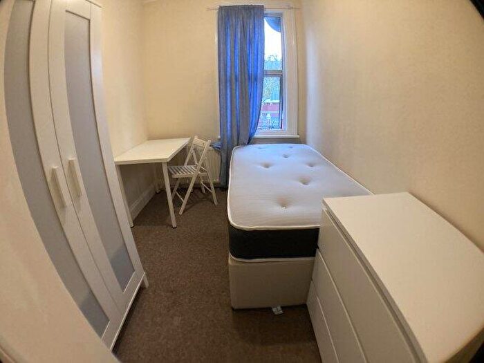 4 Bedroom Flat To Rent In Mora Road, NW2