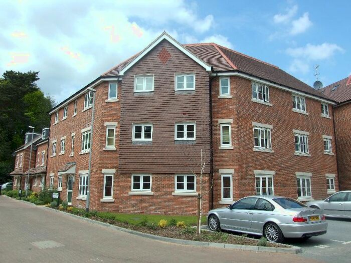 2 Bedroom Flat To Rent In Willow Grange, Lockhart Road, Watford, WD17