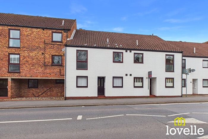 2 Bedroom Flat For Sale In Elm Tree Court, Cottingham, HU16