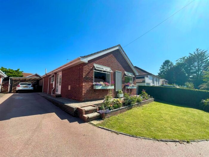 2 Bedroom Detached Bungalow For Sale In Eastfield Road, Louth, LN11