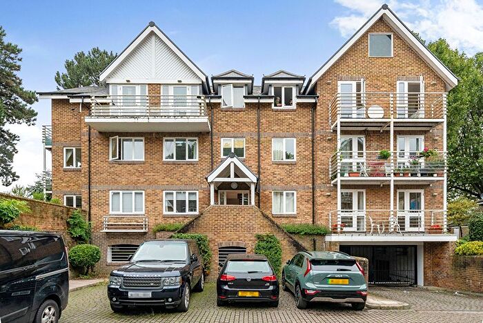2 Bedroom Flat To Rent In Hampton, TW12