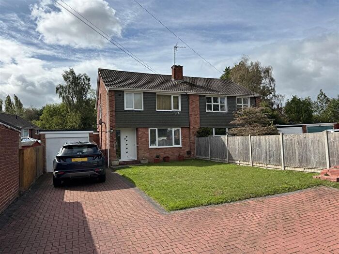 3 Bedroom Semi-Detached House For Sale In Knights Way, Newent, GL18