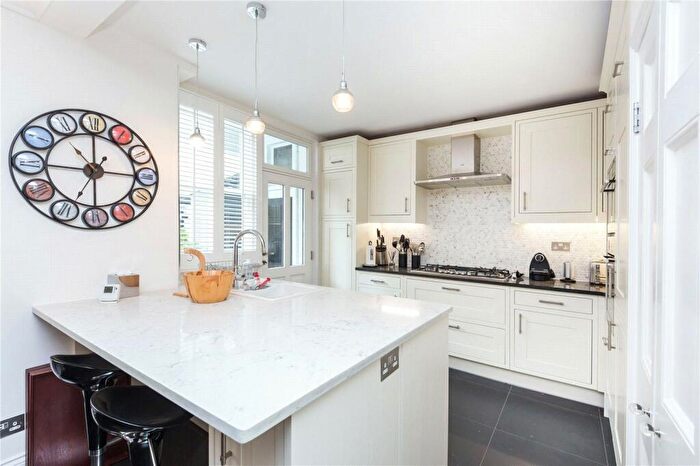 3 Bedroom Flat To Rent In Clarence Gate Gardens, Glentworth Street, NW1
