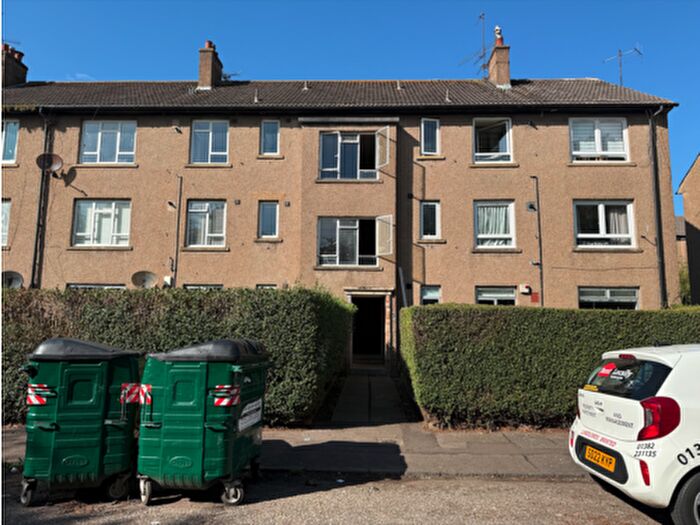 2 Bedroom Flat To Rent In Kemnay Gardens, Dundee, DD4