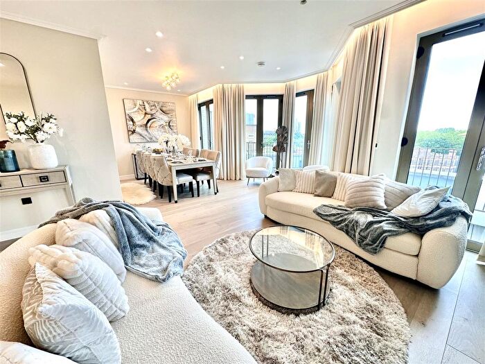 3 Bedroom Flat To Rent In St Johns Wood Park, St John's Wood, London, NW8