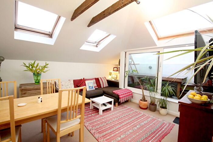 2 Bedroom Flat To Rent In The Carlton, Grafton Road, Kentish Town, NW5