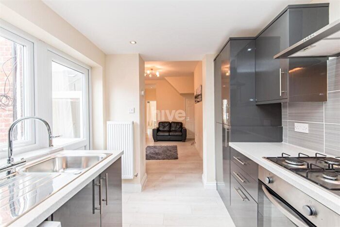 2 Bedroom Flat To Rent In Eighth Avenue, Heaton, Newcastle Upon Tyne, NE6