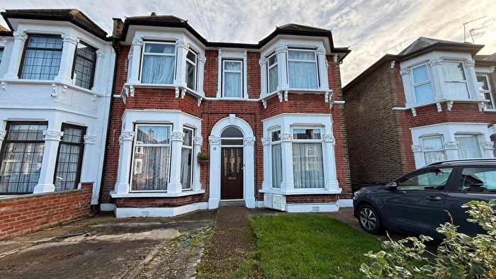 1 Bedroom Flat To Rent In Kingswood Road, Seven Kings, Ilford, Essex, IG3