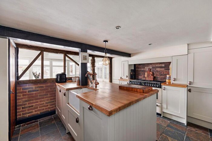 2 Bedroom Semi-Detached House For Sale In Runwell Road, Runwell, SS11